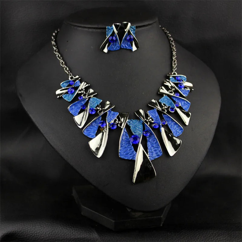 Conjunto de collar y pendientes de diamantes de imitación 2