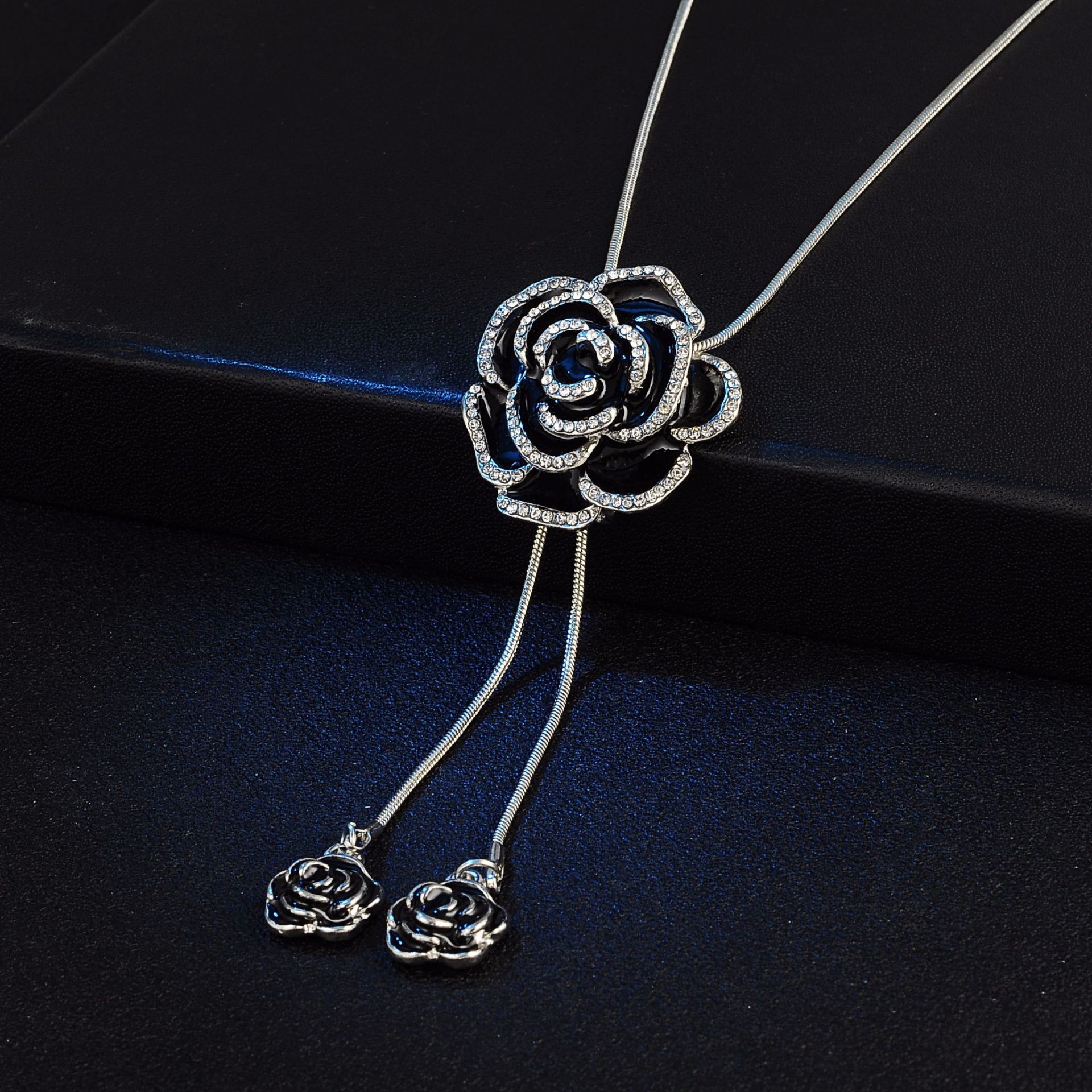 Collar Largo Con Forma De Rosa 1