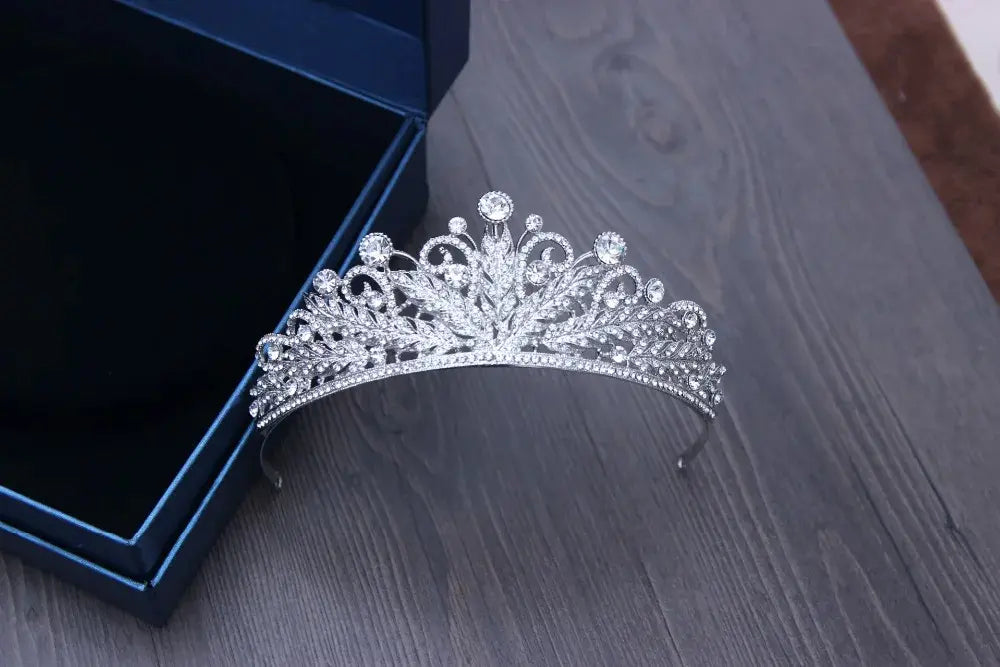 Corona De Tiara Nupcial Con Dijes Diamantes De Imitación De Cristal