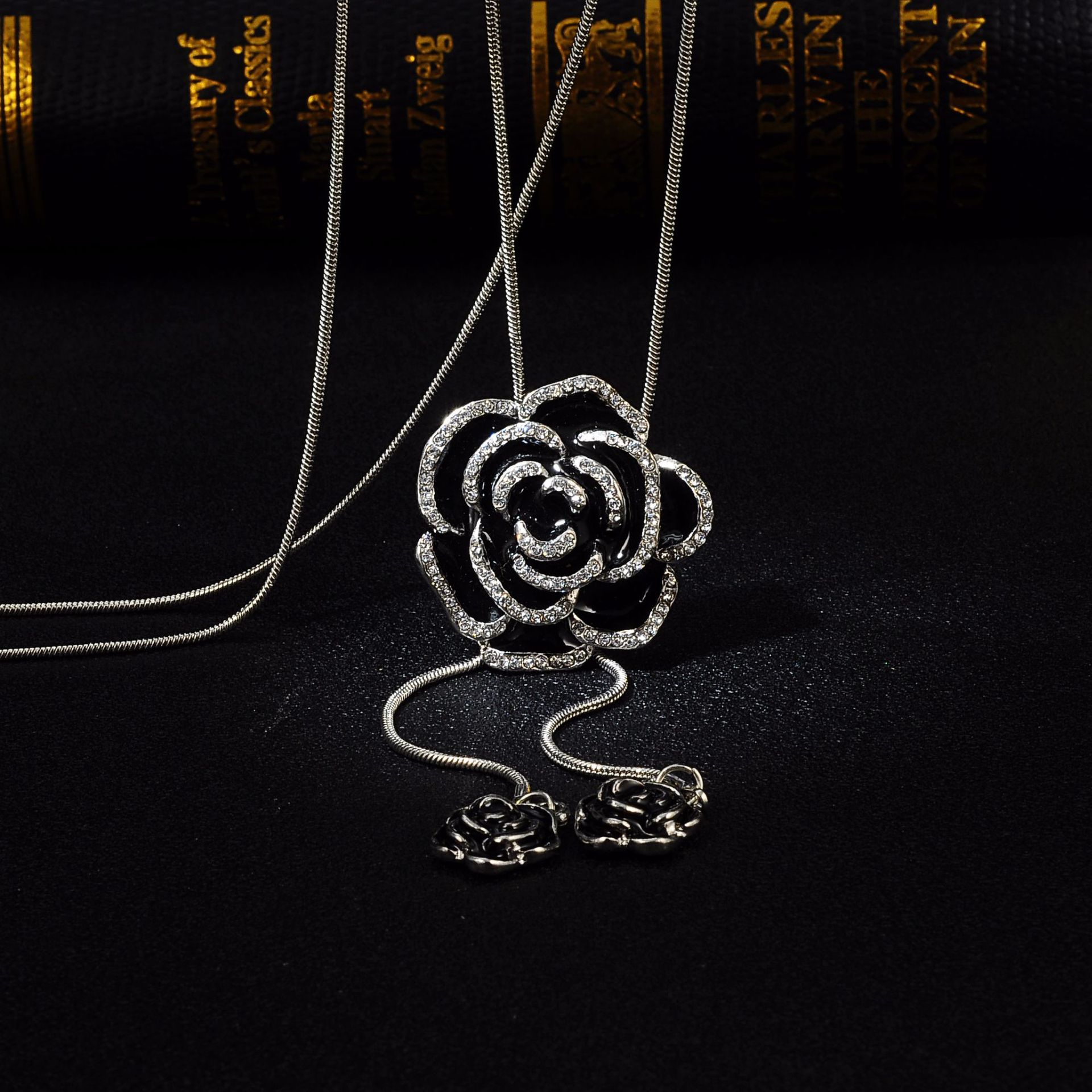 Collar Largo Con Forma De Rosa 3