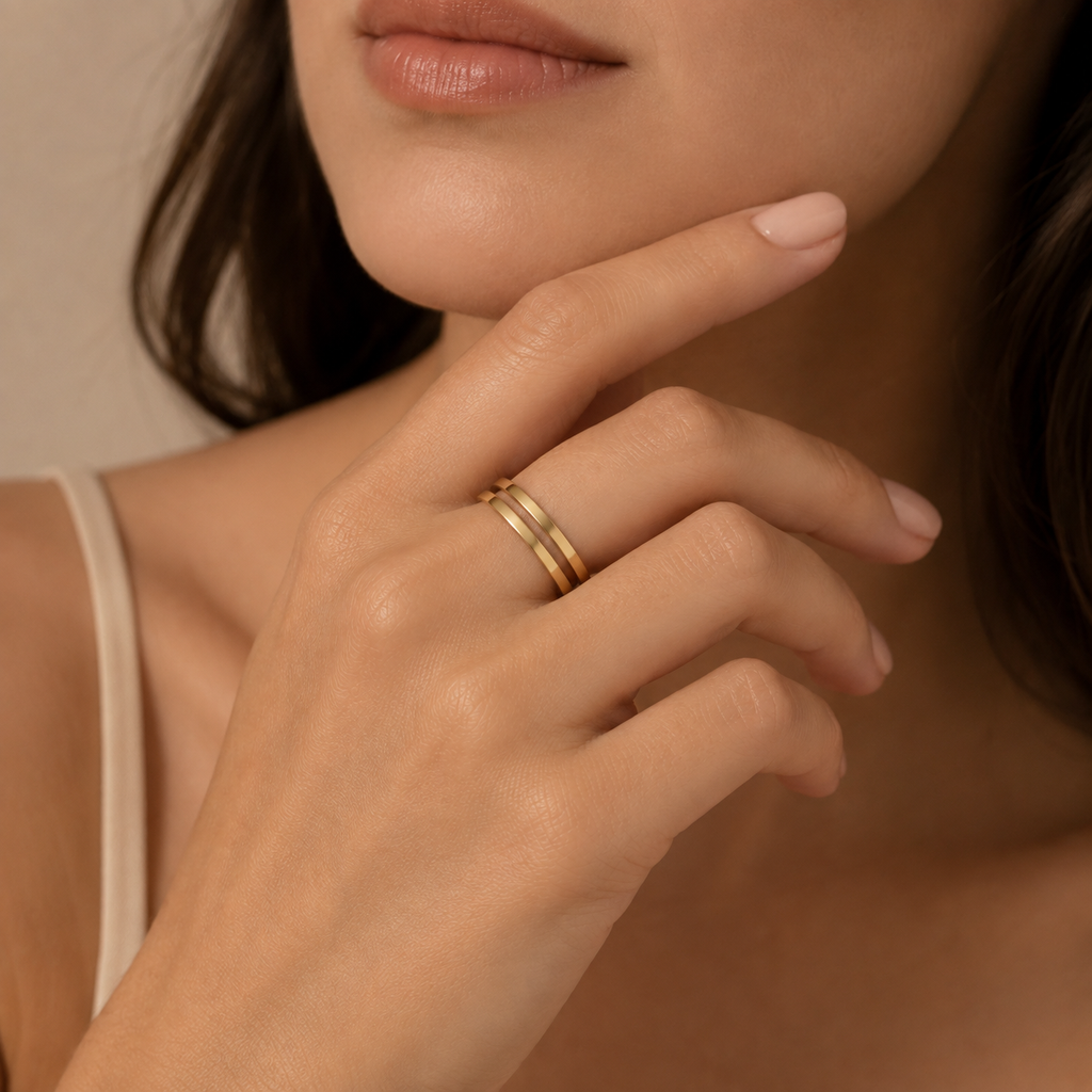 Anillo Dorado Doble Línea Minimalista