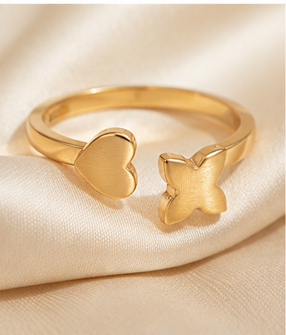 Anillo Ajustable Dorado de Corazón y Mariposa