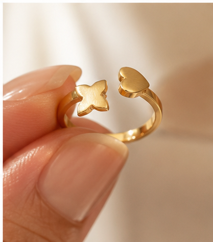 Anillo Ajustable Dorado de Corazón y Mariposa