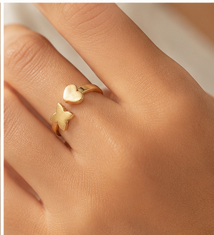 Anillo Ajustable Dorado de Corazón y Mariposa